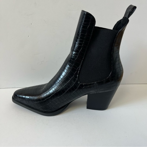 Just Fab Heeled Black Booties 7 - Picture 5 of 11